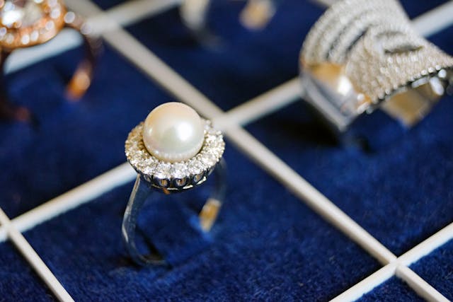 Comment bien choisir ses bijoux : guide d’achat complet